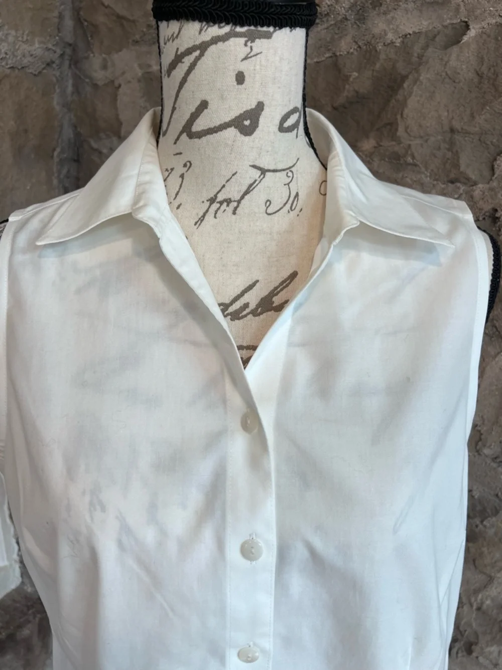 Coldwater Creek size M White Sleeveless no iron fitted Button-Down Shirt - Picture 2 of 5